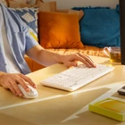 Kép 2/10 - Logitech 920-009824 billentyűzet Egér mellékelve Irodai Vezeték nélküli RF QWERTY Nemzetközi amerikai Fehér