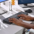 Kép 2/7 - Logitech 920-010759 billentyűzet Irodai RF vezeték nélküli + Bluetooth QWERTY Nemzetközi amerikai Grafit