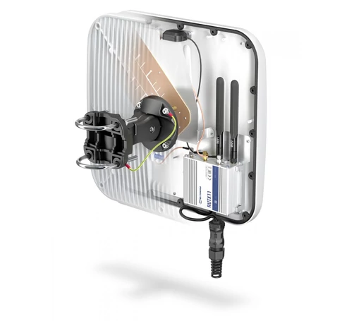 QuWireless QuMax XR LTE High Band hálózati antenna Irányított antenna PoE/LAN 13 dBi