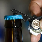 Kép 4/6 - True Utility Keyshackle, TU921, 7 in 1, multifunkcionális szerszám, csavarhúzó, fekete titániumbevonatú karabiner , valódi bőr