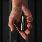 Kép 3/4 - NEBO NEB-POC-1003-G Columbo keychain, zseblámpa, 100 lm, 1 óra, 56 m, kulcstartó gyűrű, eloxált alumínium, IPX7, 1xAAA elem
