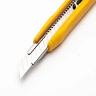 Kép 2/5 - Deli Tools EDL009B SK4 sniccer kés 9mm (sárga)
